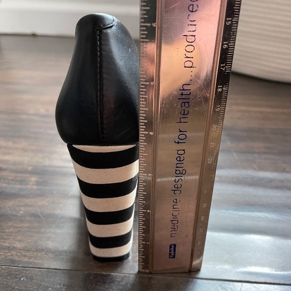 Shoes of Prey Closed Toe Pumps w/ Striped Heel - Picture 5 of 5